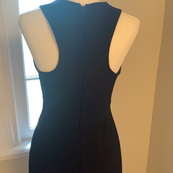 Karen Mullen understated curve hugging sheath - Picture 3 of 4
